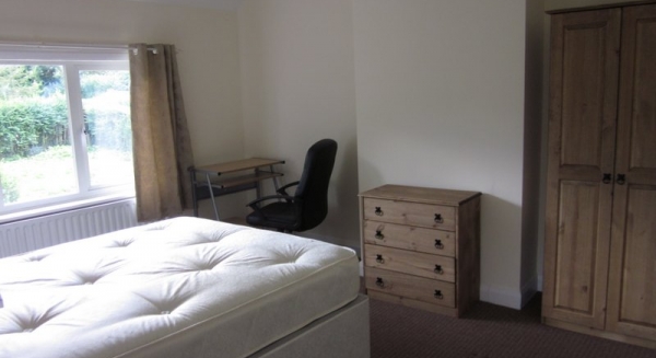 
                             <h2><a href='/4-Rent/4-Students/Ashbourne-Rd-202324--46/' title='Ashbourne Rd 2023/24 !'>Ashbourne Rd 2023/24 ! - 4 bed - Price: £95 pppw</a></h2>
                             <p>Just 1 room left! all bills incl ! <a href='/4-Rent/4-Students/Ashbourne-Rd-202324--46/' title='Ashbourne Rd 2023/24 !'>More..</a></p>