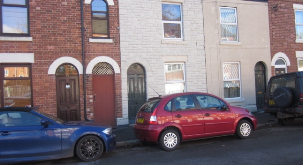 
                             <h2><a href='/4-Rent/4-Students/Student-House-Manchester-st--132/' title='Student House Manchester st ! '>Student House Manchester st !  - 3 bed - Price: £900 pcm</a></h2>
                             <p>TV , Internet and Water Included! <a href='/4-Rent/4-Students/Student-House-Manchester-st--132/' title='Student House Manchester st ! '>More..</a></p>