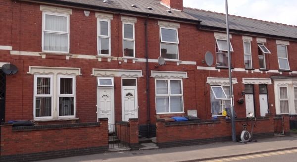 
                             <h2><a href='/4-Rent/Houses/Very-Spacious-Terrace-147/' title='Very Spacious Terrace'>Very Spacious Terrace - 3 bed - Price: £675 pcm</a></h2>
                             <p>Nicely decorated and very spacious! <a href='/4-Rent/Houses/Very-Spacious-Terrace-147/' title='Very Spacious Terrace'>More..</a></p>