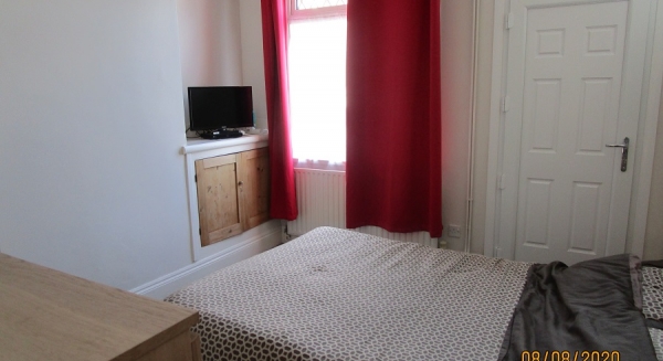
                             <h2><a href='/4-Rent/4-Students/Lovely-house-langley-st-151/' title='Lovely house langley st'>Lovely house langley st - 3 bed - Price: £90 pppw</a></h2>
                             <p>Just 1 double All Inclusive!<a href='/4-Rent/4-Students/Lovely-house-langley-st-151/' title='Lovely house langley st'>More..</a></p>