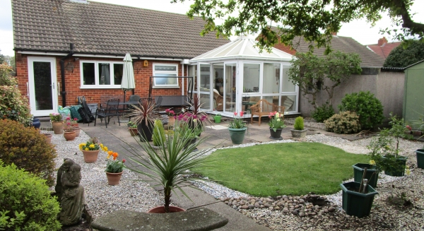 
                             <h2><a href='/4-Rent/Houses/Beautiful-detached-Bungalow-171/' title='Beautiful detached Bungalow'>Beautiful detached Bungalow - 2 bed - Price: £825 pcm</a></h2>
                             <p>Stunning garden & garage peaceful location<a href='/4-Rent/Houses/Beautiful-detached-Bungalow-171/' title='Beautiful detached Bungalow'>More..</a></p>