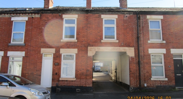 
                             <h2><a href='/4-Rent/Apartments/Stunning-Apartment-Peel-st--189/' title='Stunning Apartment Peel st! '>Stunning Apartment Peel st!  - 1 bed - Price: &pound;675 pcm</a></h2>
                             <p>Stunning fully renovated Flat<a href='/4-Rent/Apartments/Stunning-Apartment-Peel-st--189/' title='Stunning Apartment Peel st! '>More..</a></p>