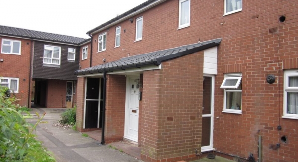 
                             <h2><a href='/4-Rent/Apartments/Peaceful-Location-Fully-Furnished-62/' title='Peaceful Location & Fully Furnished!'>Peaceful Location & Fully Furnished! - 1 bed - Price: &pound;695 pcm</a></h2>
                             <p>5 lamps area !<a href='/4-Rent/Apartments/Peaceful-Location-Fully-Furnished-62/' title='Peaceful Location & Fully Furnished!'>More..</a></p>