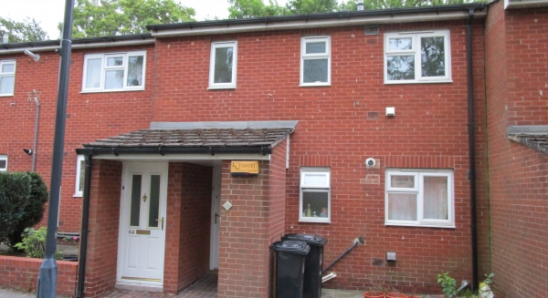 
                             <h2><a href='/4-Rent/Apartments/Spacious-1-Bed-Apartment-159/' title='Spacious 1 Bed Apartment'>Spacious 1 Bed Apartment - 1 bed - Price: &pound;695 pcm</a></h2>
                             <p>Very spacious 1 bed flat<a href='/4-Rent/Apartments/Spacious-1-Bed-Apartment-159/' title='Spacious 1 Bed Apartment'>More..</a></p>